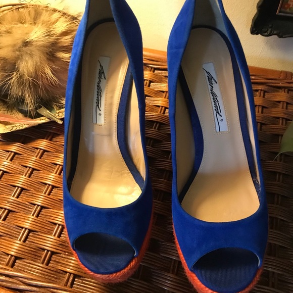 Brian Atwood wedges size 8 - Picture 3 of 4